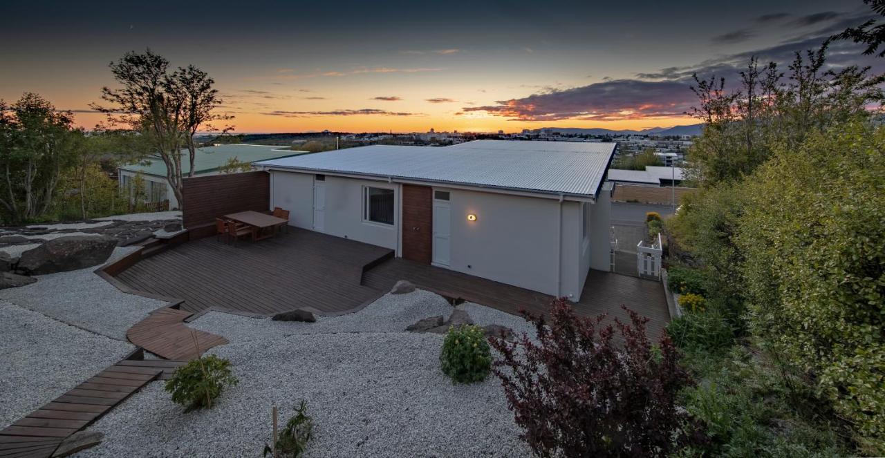 Iceland Sjf Villa, Hot Tub & Outdoor Sauna Amazing Mountains And City View Over Reykjavik Exterior photo