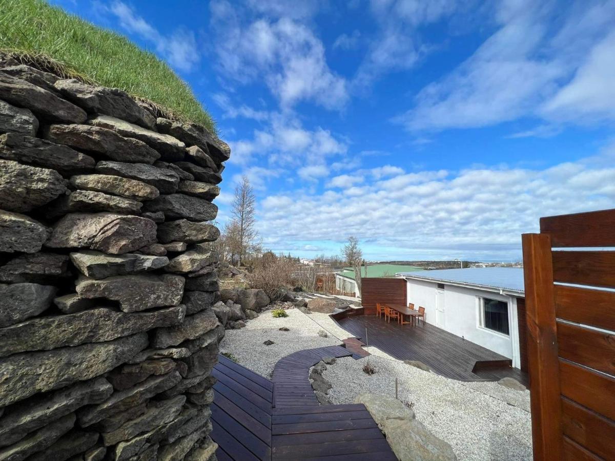 Iceland Sjf Villa, Hot Tub & Outdoor Sauna Amazing Mountains And City View Over Reykjavik Exterior photo