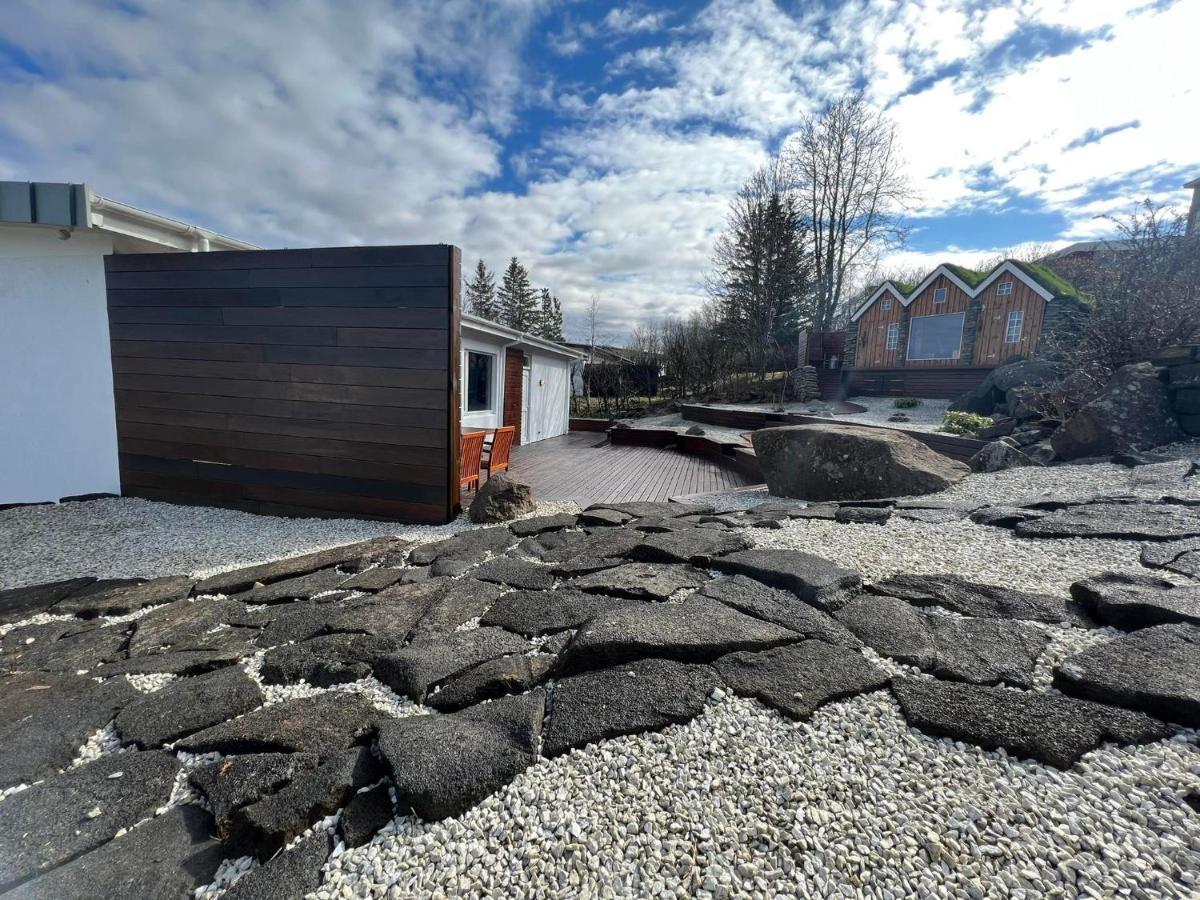 Iceland Sjf Villa, Hot Tub & Outdoor Sauna Amazing Mountains And City View Over Reykjavik Exterior photo