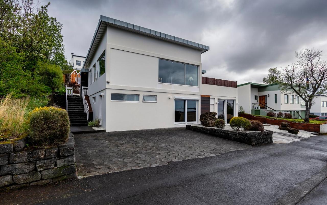 Iceland Sjf Villa, Hot Tub & Outdoor Sauna Amazing Mountains And City View Over Reykjavik Exterior photo