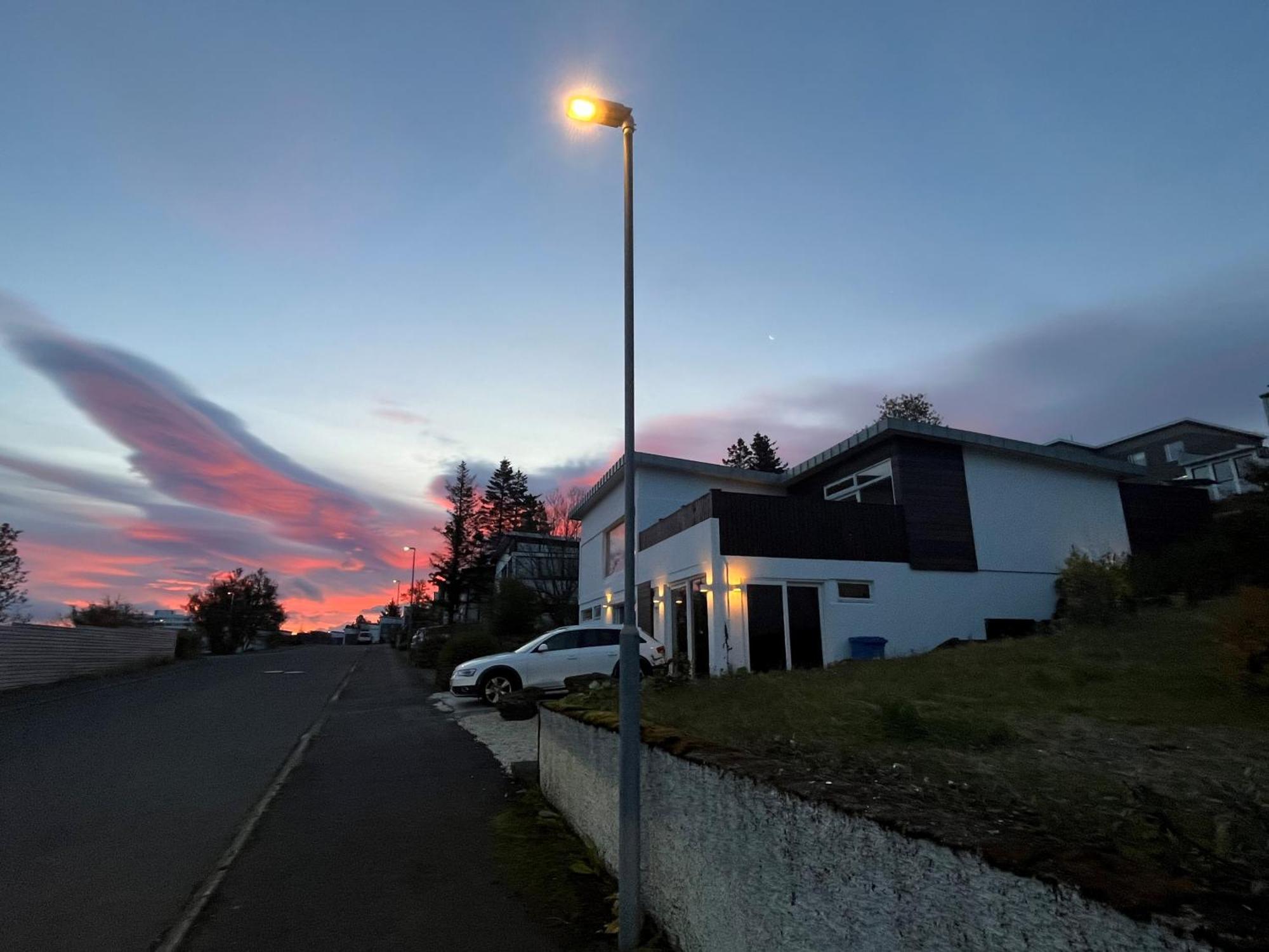 Iceland Sjf Villa, Hot Tub & Outdoor Sauna Amazing Mountains And City View Over Reykjavik Exterior photo