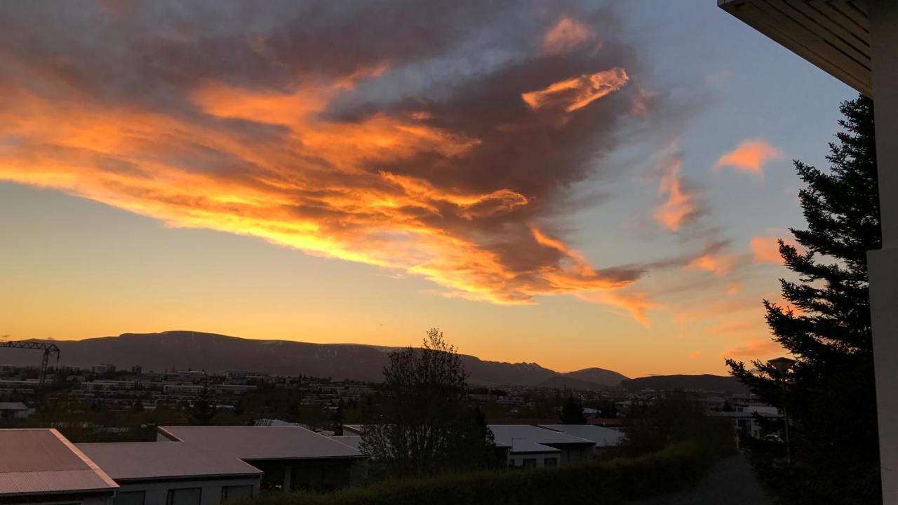 Iceland Sjf Villa, Hot Tub & Outdoor Sauna Amazing Mountains And City View Over Reykjavik Exterior photo